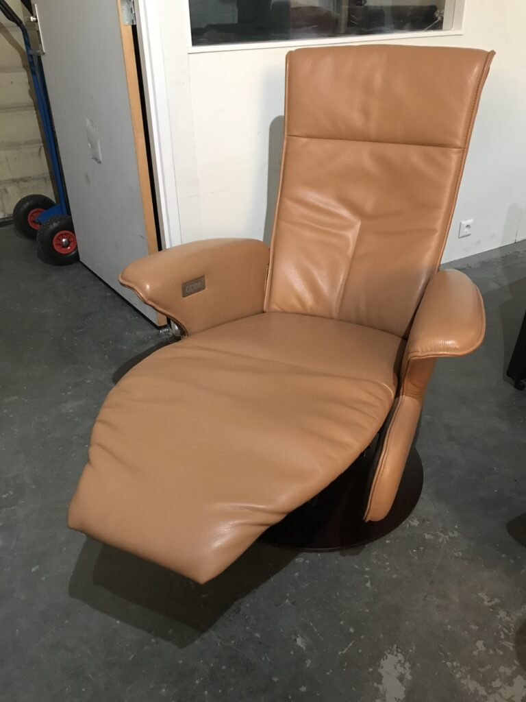 De Toekomst Relax fauteuil Licht bruin Leer + Accu! Sta op stoel Alkmaar