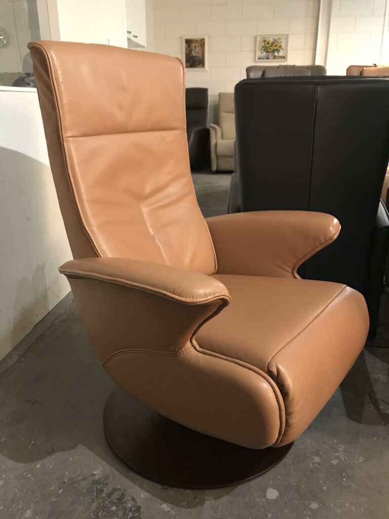 De Toekomst Relax fauteuil Licht bruin Leer + Accu! Sta op stoel Alkmaar